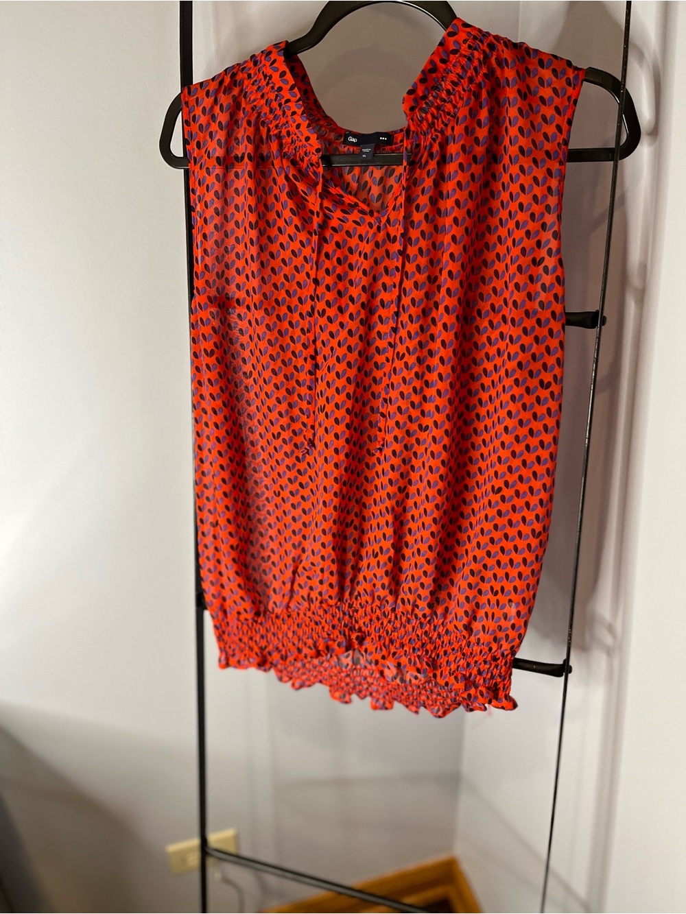 GAP Red Sleeveless Smocked-Hem Camisole with Navy Leaf Print